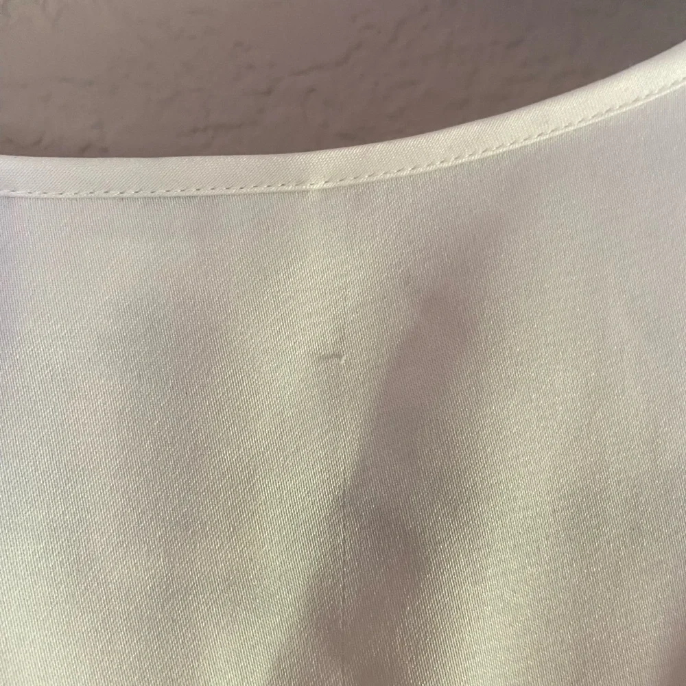 Delicates Elegant White Long Sleeve Nightgown, Nightie, embroidered M deadstock